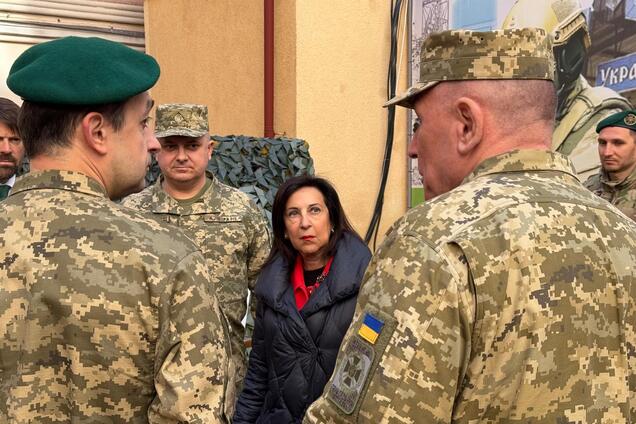 Міністерка оборони Іспанії  прибула з  візитом до Києва. Фото