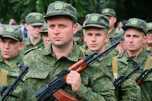 Виставили 'план': окупанти в Криму посилюють рекламну кампанію рекрутингу до армії