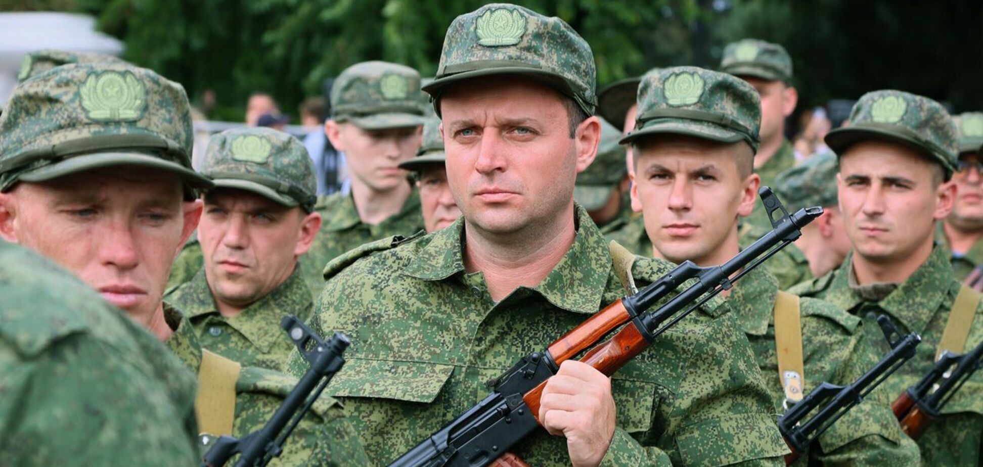 Виставили 'план': окупанти в Криму посилюють рекламну кампанію рекрутингу до армії