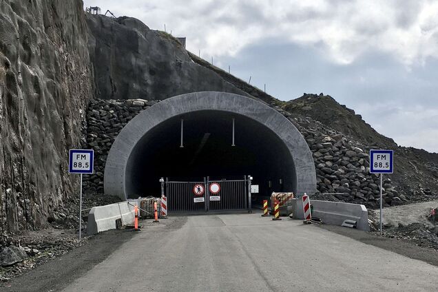 Где расположен единственный в мире подводный перекресток: как он работает