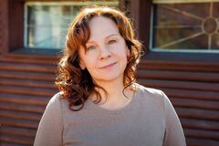 Заштовхали в одному пеньюарі до літнього актора без штанів: заслужена артистка України розповіла про жахливий випадок зі зйомок у 90-х