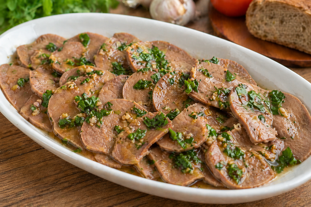 Як смачно замаринувати свинячий язик: з соєвим соусом, часником та петрушкою