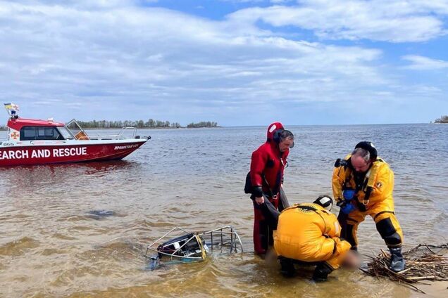 У Черкасах 73-річний чоловік загинув внаслідок падіння мотопаропланера: деталі трагедії. Фото