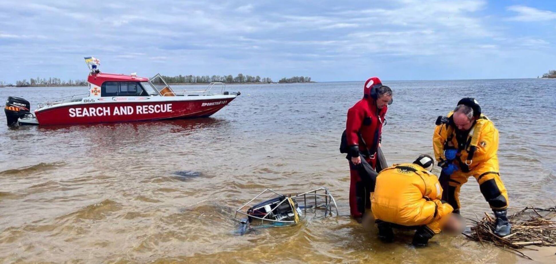 У Черкасах 73-річний чоловік загинув внаслідок падіння мотопаропланера: деталі трагедії. Фото