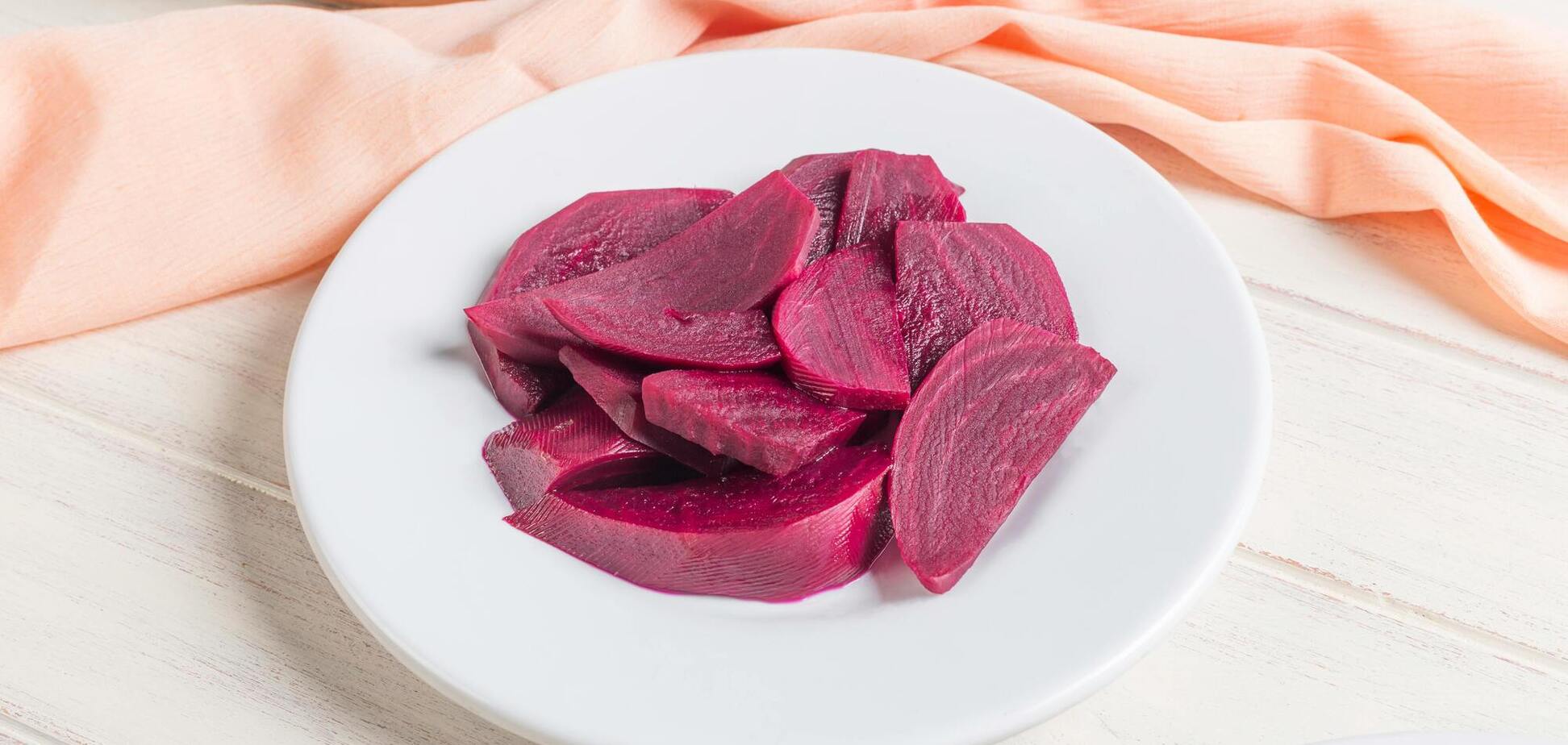 Хитрый кулинарный трюк со свеклой: как быстро сварить, сохранив цвет и витамины