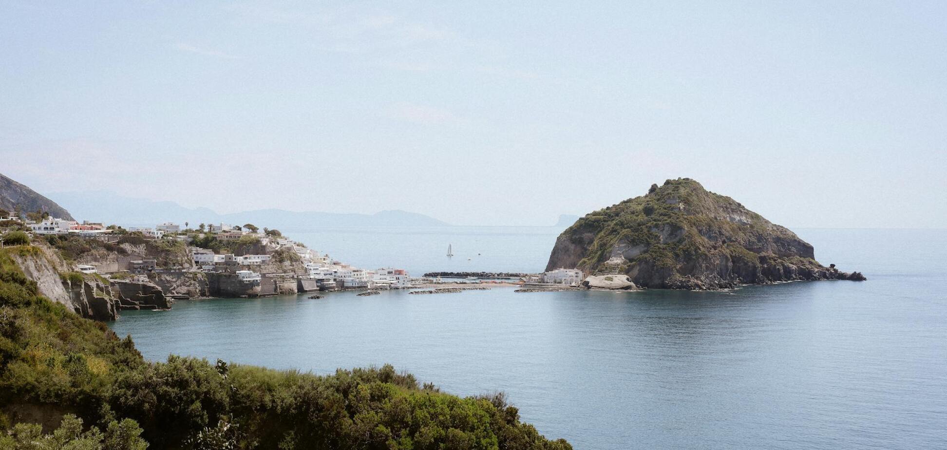 Чарівний острів в Італії вражає низькими цінами і відсутністю натовпів