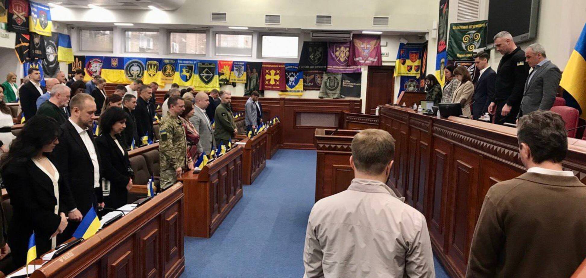 Теракт у Києві: засідання Київради розпочалося з хвилини мовчання. Фото