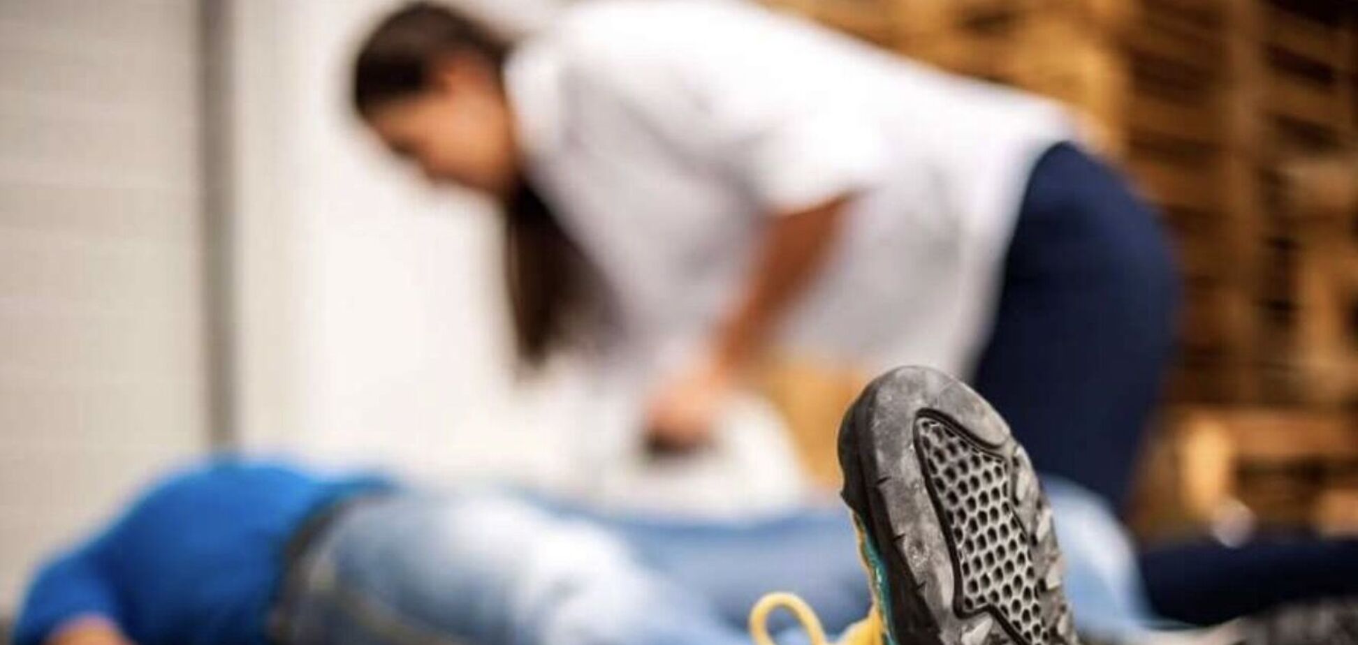 Шкіра почала синіти, а пульс зник: у Рівному врятували хлопця, який знепритомнів у школі і провів у комі дев'ять днів. Відео