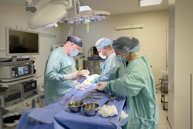 'Синдром Рапунцель': во Львове спасли 13-летнюю девочку с 35-сантиметровым клубком волос в желудке. Фото