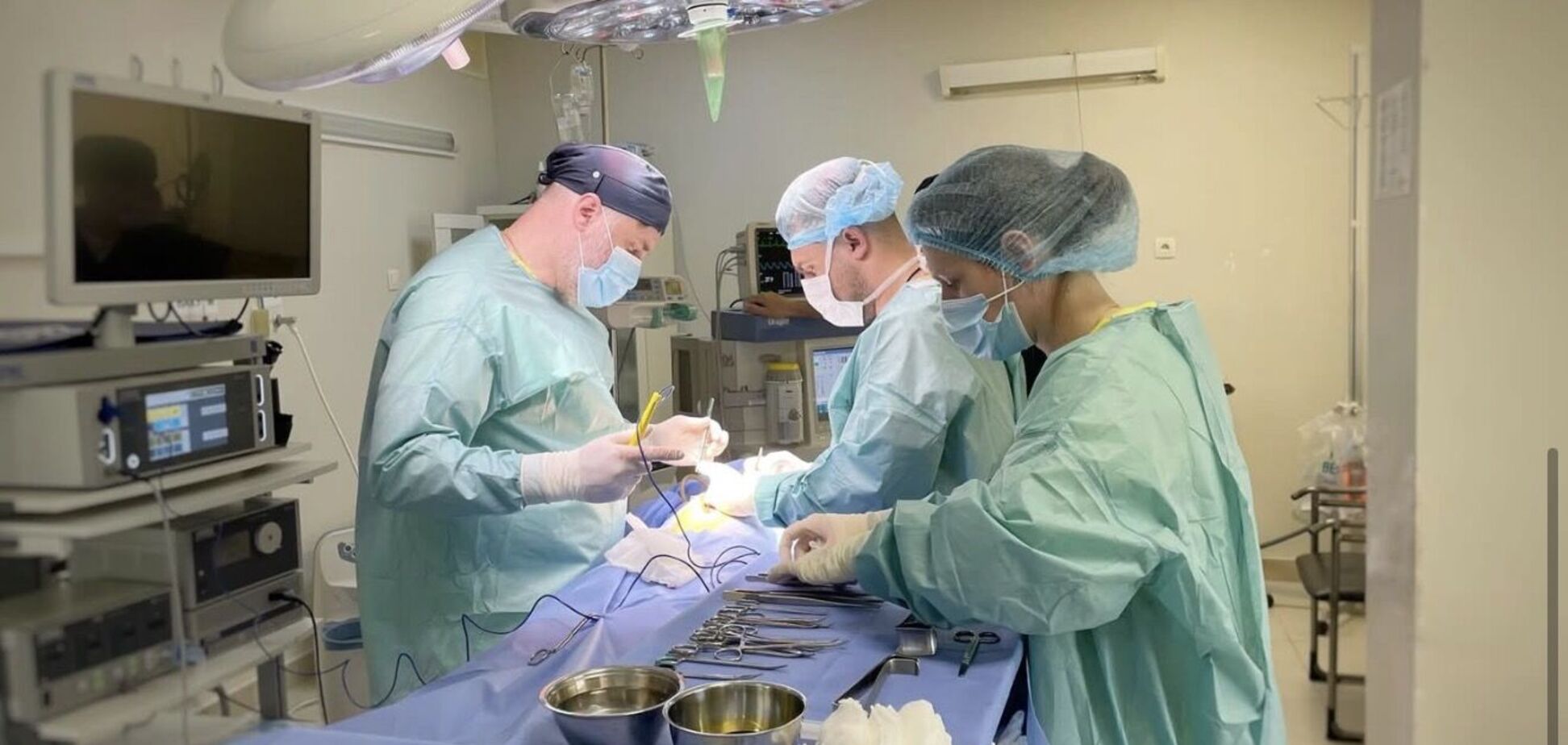 'Синдром Рапунцель': во Львове спасли 13-летнюю девочку с 35-сантиметровым клубком волос в желудке. Фото