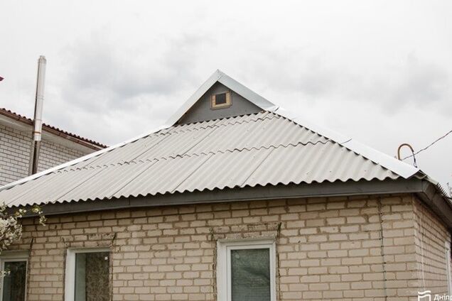 Горсовет Днепра совместно с международными партнерами восстановили дом многодетной семьи после обстрела