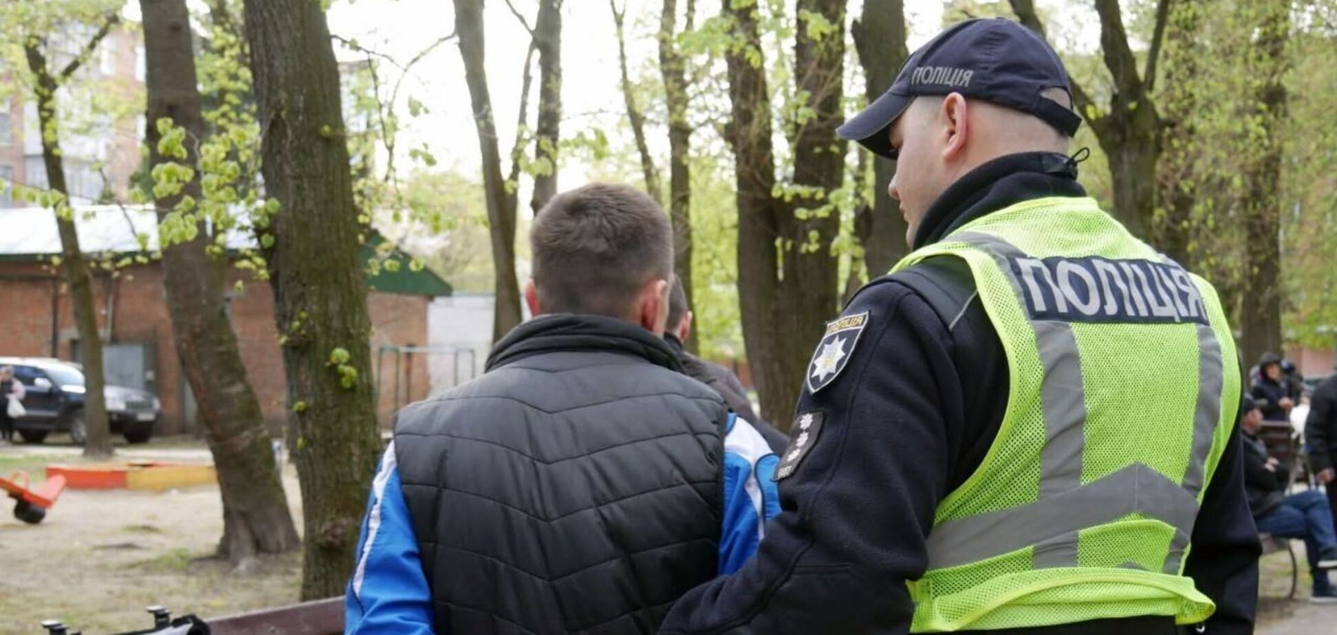 В Хмельницком военнослужащий устроил стрельбу во дворе дома, его задержали: все подробности