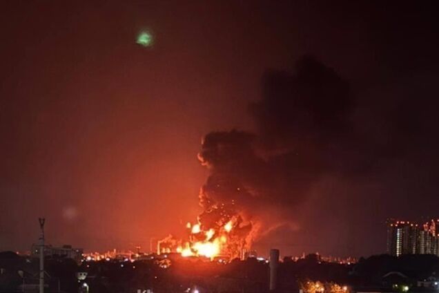 Удар по Новокуйбишевському НПЗ вивів з ладу до 80% потужностей заводу: що відомо. Супутникове фото