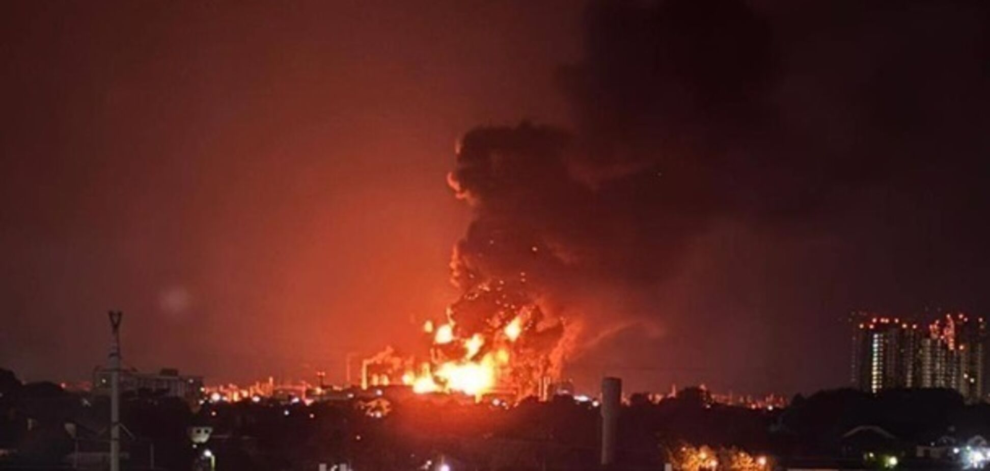 Удар по Новокуйбишевському НПЗ вивів з ладу до 80% потужностей заводу: що відомо. Супутникове фото