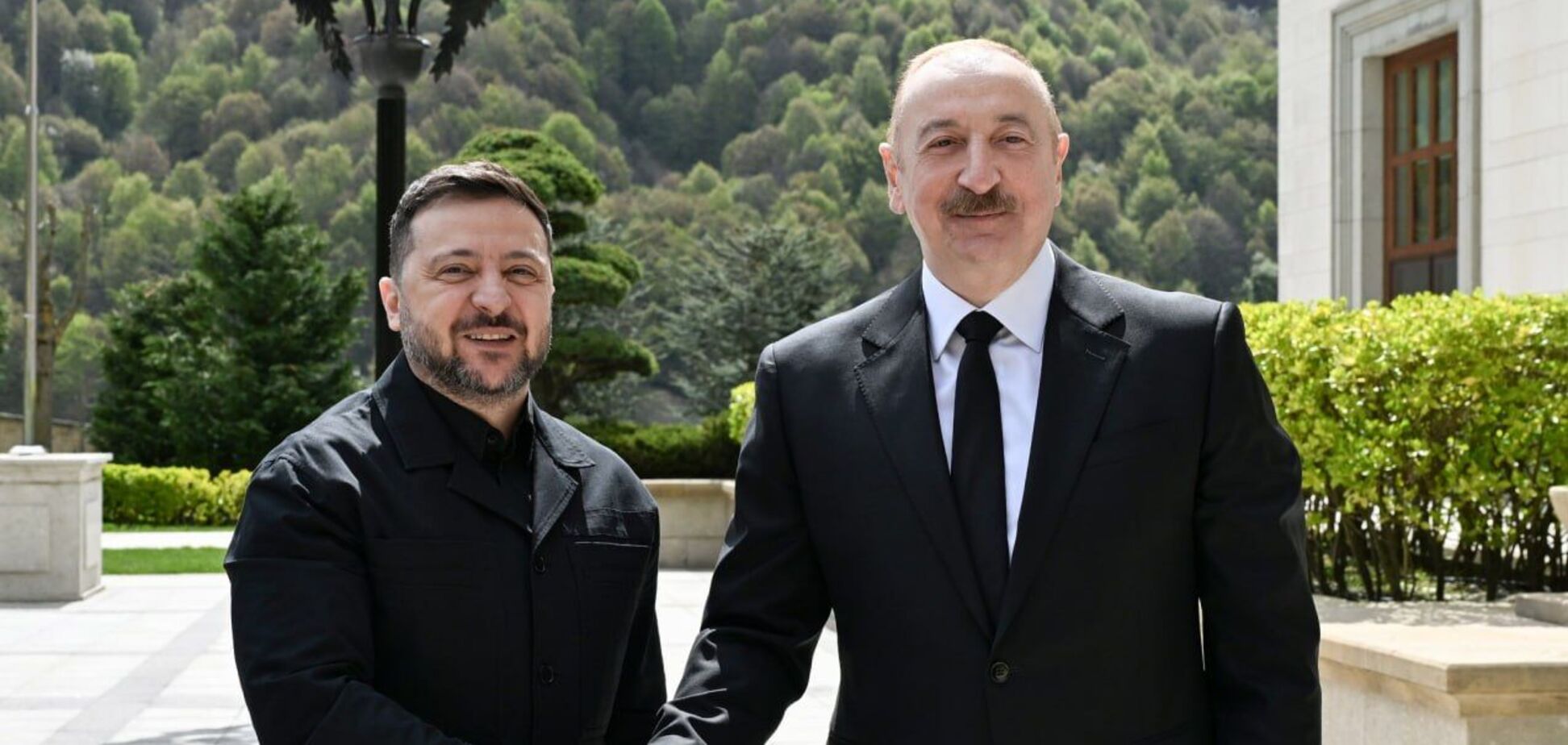 Зеленський прибув з візитом до Азербайджану і зустрівся з Алієвим: підписано шість документів про співпрацю. Усі подробиці