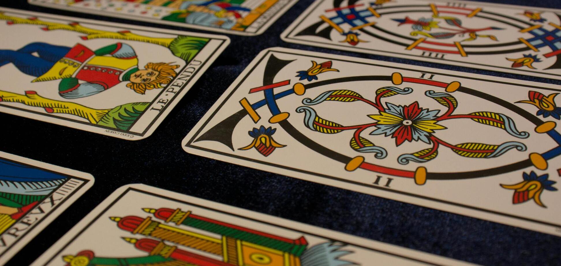 Гороскоп Таро на травень 2026: Терезам пророкують витрати, Скрорпіонам – вибір, а Стрільцям – успіх