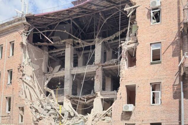 Россия снова нанесла удар по Днепру: поврежден жилой дом, есть жертва и раненые