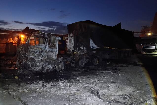 РФ атакувала портову інфраструктуру Одещини: є руйнування, пошкоджено цивільне судно. Фото