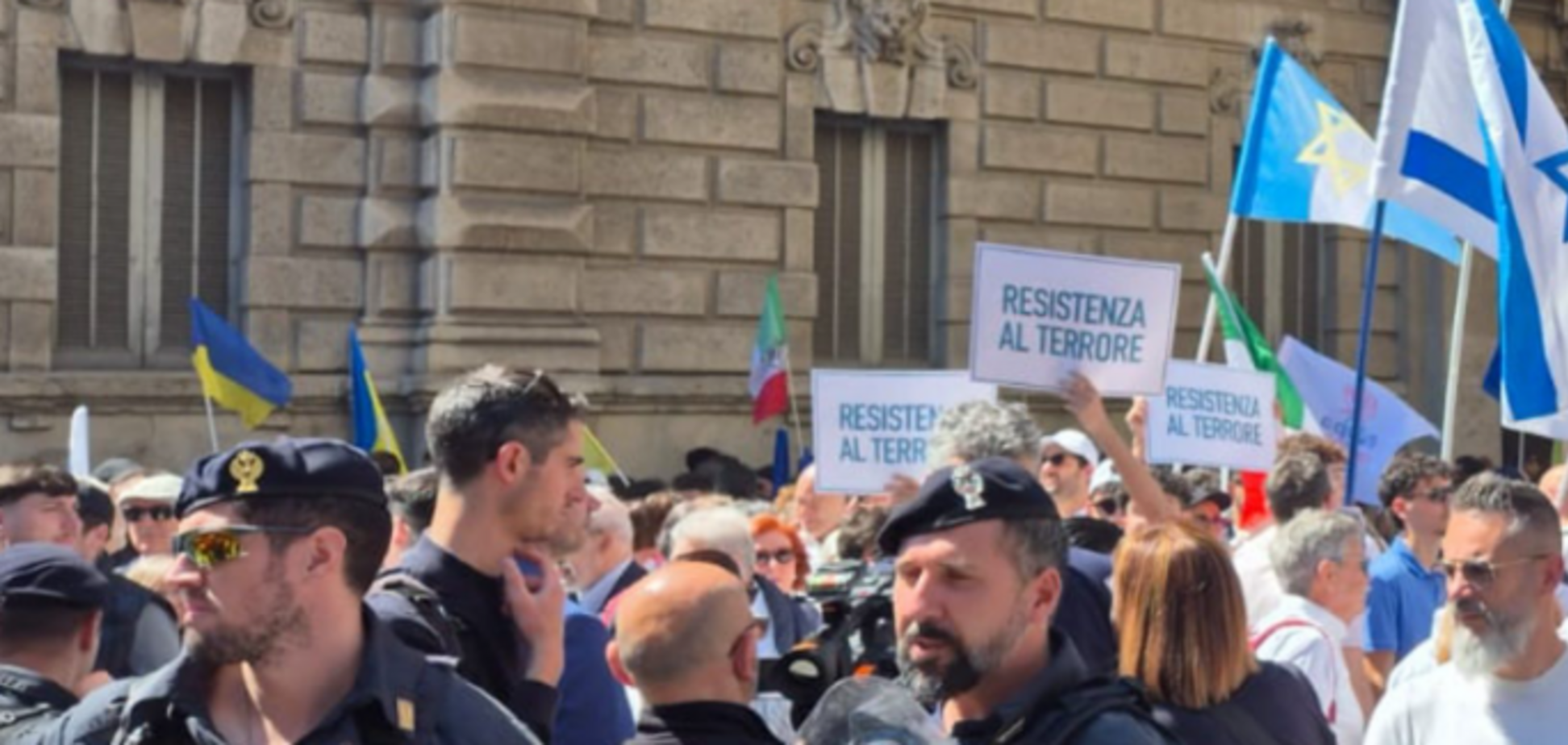 'Это символ борьбы': в Италии зафиксировали нападки на украинцев из-за флага, посольство отреагировало