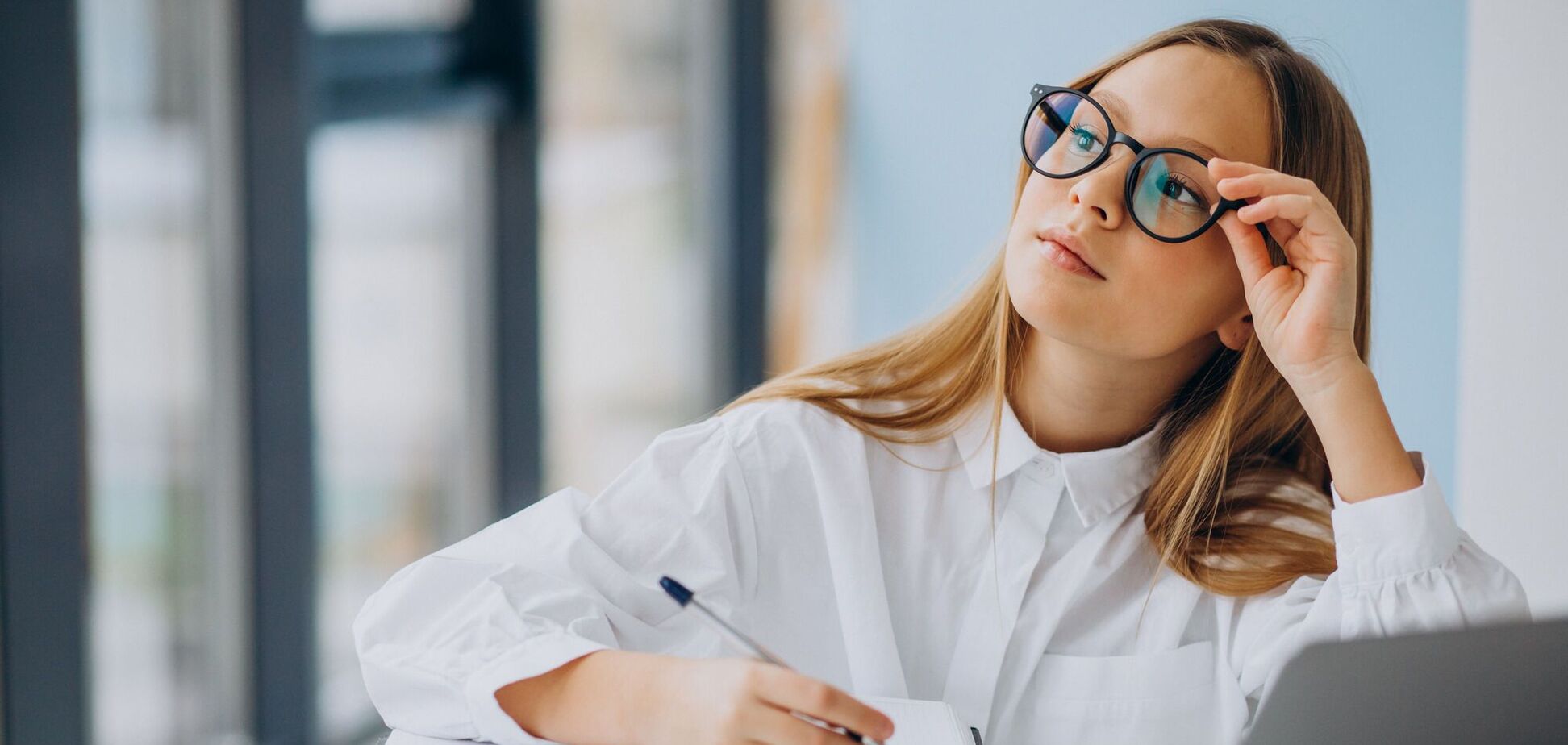 Українка шокувала історією з гімназії в Берліні, де школярка-відмінниця три роки носила ШІ-окуляри: як покарали дівчинку