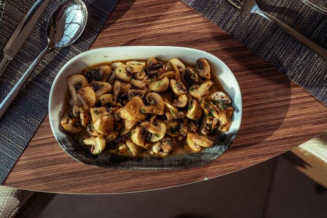 На чому найкраще смажити гриби, щоб вони не вийшли водянисті та жирні