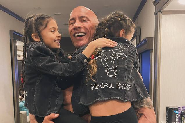 Дуэйн Джонсон неожиданно для себя узнал, что снова стал отцом в 53 года: жена 'Скалы' высмеяла слухи о тайной двойне