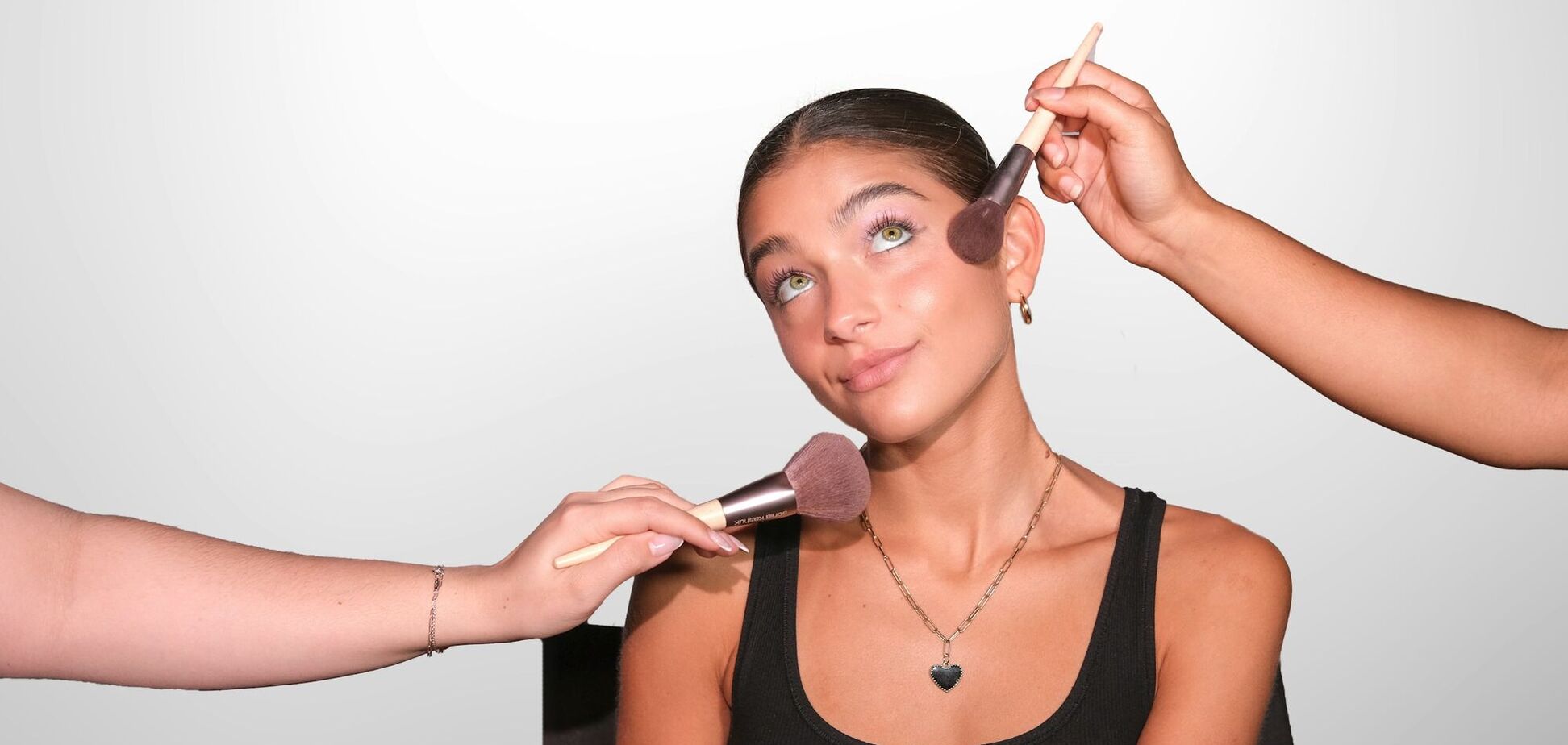 Подчеркивают недостатки: 3 ошибки в макияже, которых следует избегать этим летом