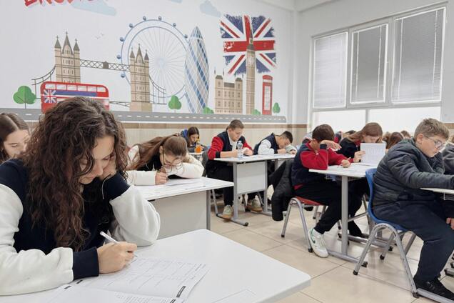 'Ми потрапили в іншу реальність'. Українка назвала 5 фактів про старшу школу в Англії, які її здивували