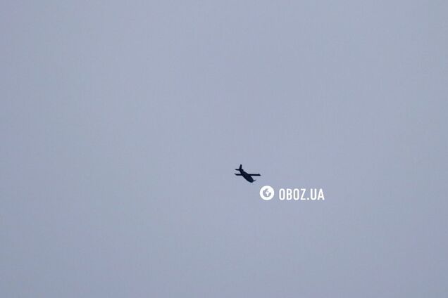 Київ атакували ворожі дрони: чутно вибухи, виникла пожежа. Усі подробиці