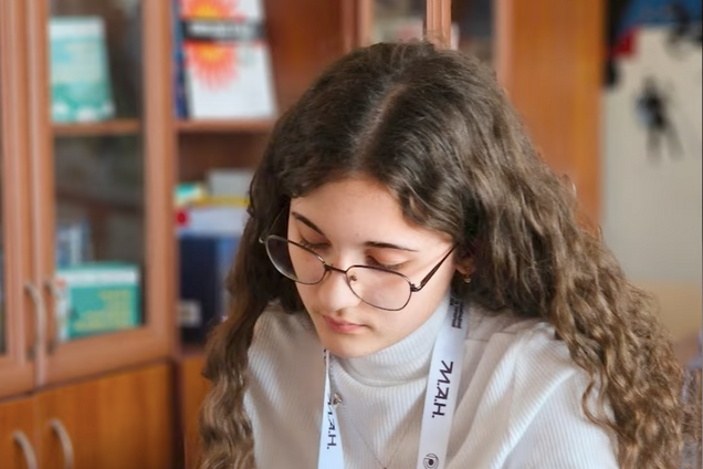 Окупанти забороняли вчити українську мову, а вона двічі виграла олімпіаду: історія Софії Губи з Макіївки, яка стала ученицею 2026 року в Івано-Франківську