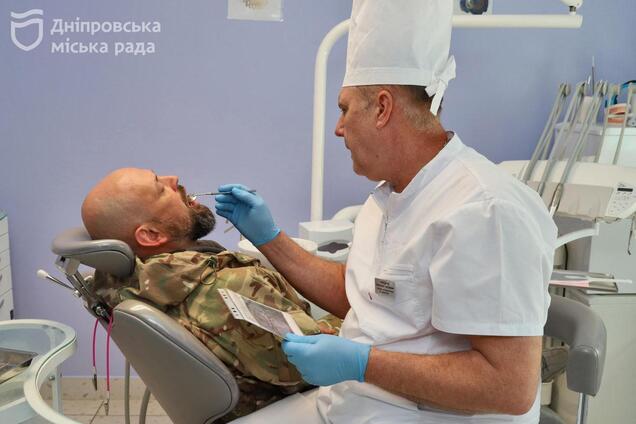 Днепр является почти единственной территориальной громадой в Украине, которая оплачивает стоматологическое лечение и имплантирование для военных