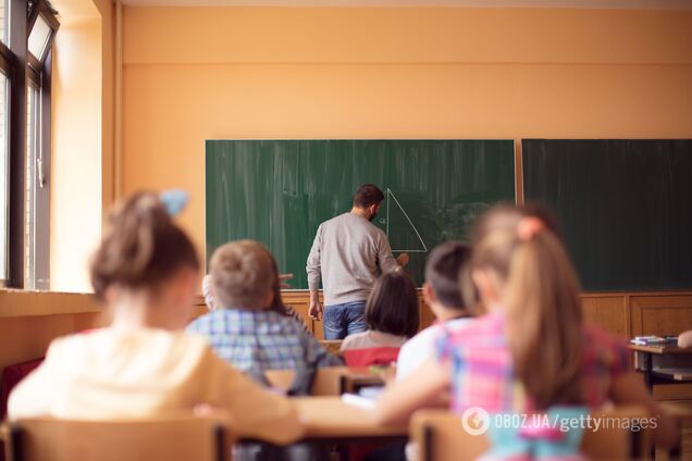 У Києві звільнили вчителя за російську мову на уроці: в мережі дискусія через відео, яке зняли школярі