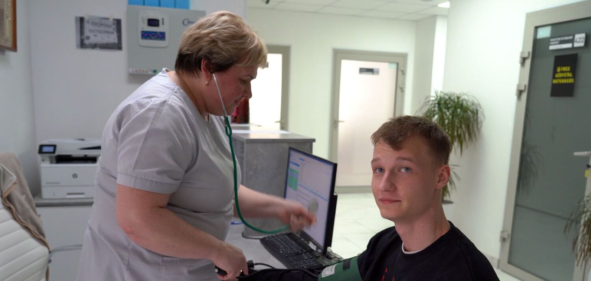 Захисник Маріуполя Іван Борисов пройшов комплексну реабілітацію від Фонду Ріната Ахметова та 'Серця Азовсталі' після семи місяців полону РФ