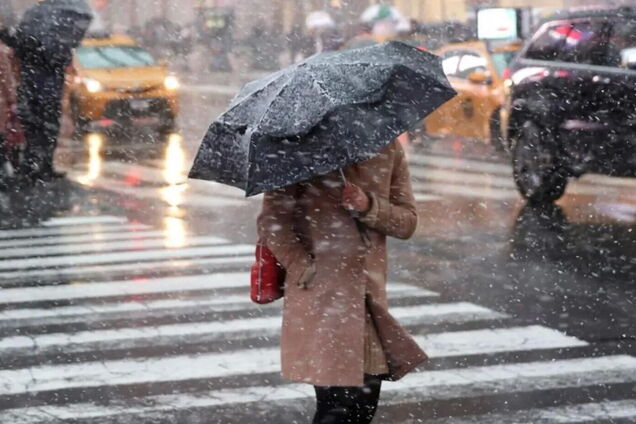 У Києві та області наприкінці квітня пішов сніг. Відео