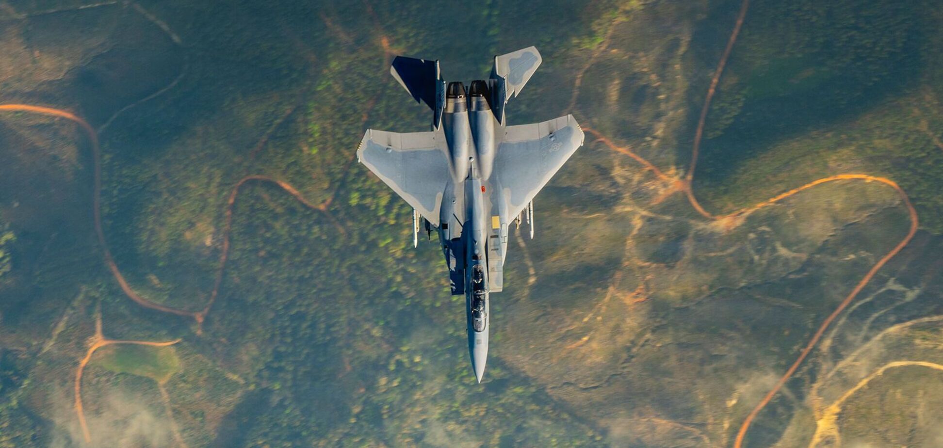 В Ірані впав винищувач F-15 ВПС США: пілотів шукають іранці і американці. Відео