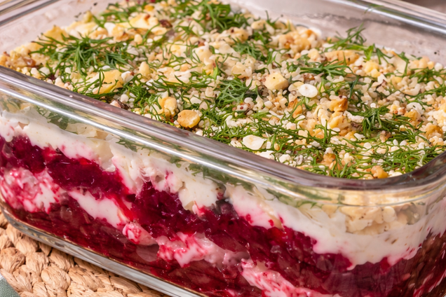 Лінивий салат з буряком та плавленим сиром: готується 15 хвилин