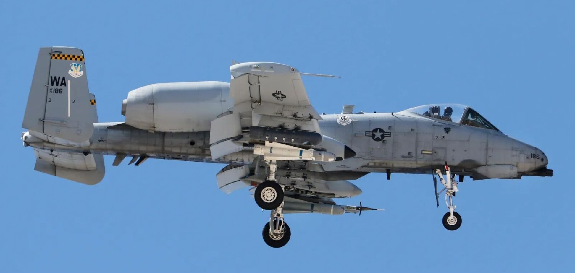 Не только F-15: США в течение дня потеряли над Ираном штурмовик A-10 и вертолет Black Hawk