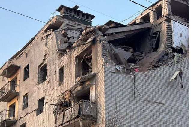 Россия ударила КАБами по многоэтажке в Сумской области: есть жертва, три человека ранены. Фото