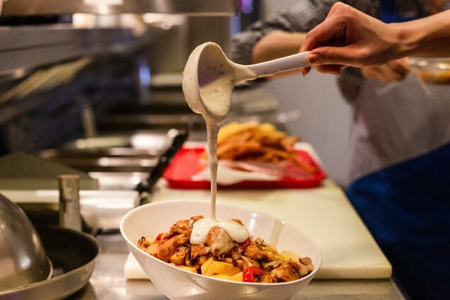 Черпак, кохля чи ополоник? Як назвати велику ложку, якою наливають рідкі страви: в мережі дискусія