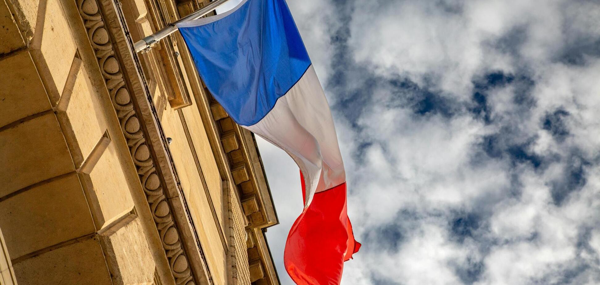 Франція планує збільшити запаси ударних дронів учетверо і розробляє новий танк – Politico