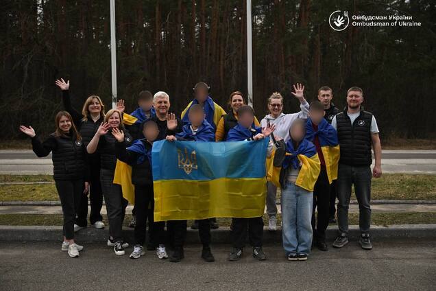 С временно оккупированных территорий вернули еще семерых украинских подростков. Фото, видео