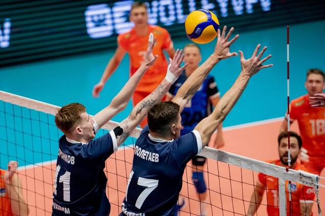 Болельщицу не пускали на матч чемпионата России из-за рисунка с цветами Украины. Видеофакт