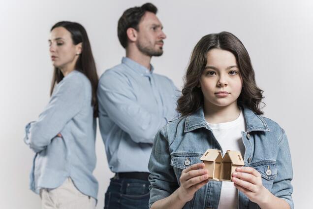 Брака с 14 лет не будет, но заставят отдать фамилию и 'мириться' с мужем: какие угрозы для женщин несет новый Гражданский кодекс