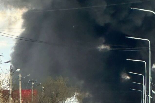 Росія завдала удару по Дніпропетровщині: сталась пожежа, є жертва і поранений. Фото