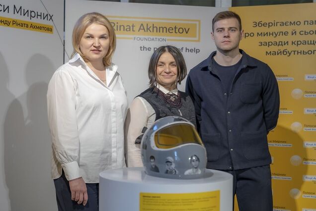 История должна звучать: Гераскевич передал 'Шлем памяти. Продолжение истории' в музей 'Голоса мирных' Фонда Рината Ахметова