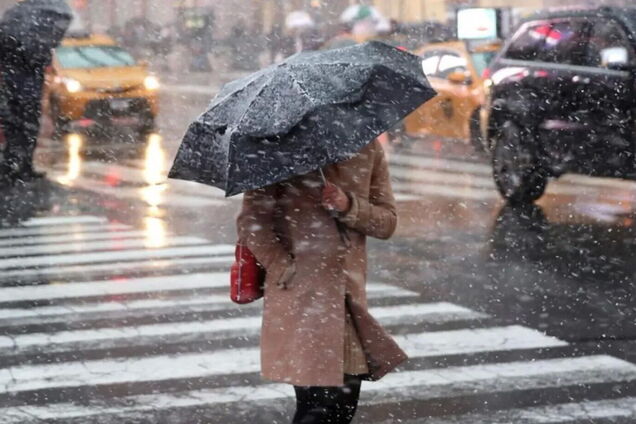 В Киеве второй день подряд выпал снег. Видео