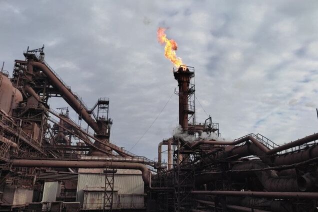 Второй раз за месяц: дроны СБУ остановили производство на Алчевском меткомбинате. Видео атаки