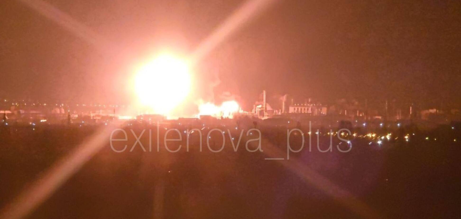 У російському Тольятті знову уражено хімзавод: спалахнула масштабна пожежа. Фото і відео