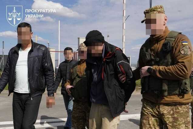 Україна екстрадувала в Азербайджан вчителя, який воював на боці Росії. Фото і відео