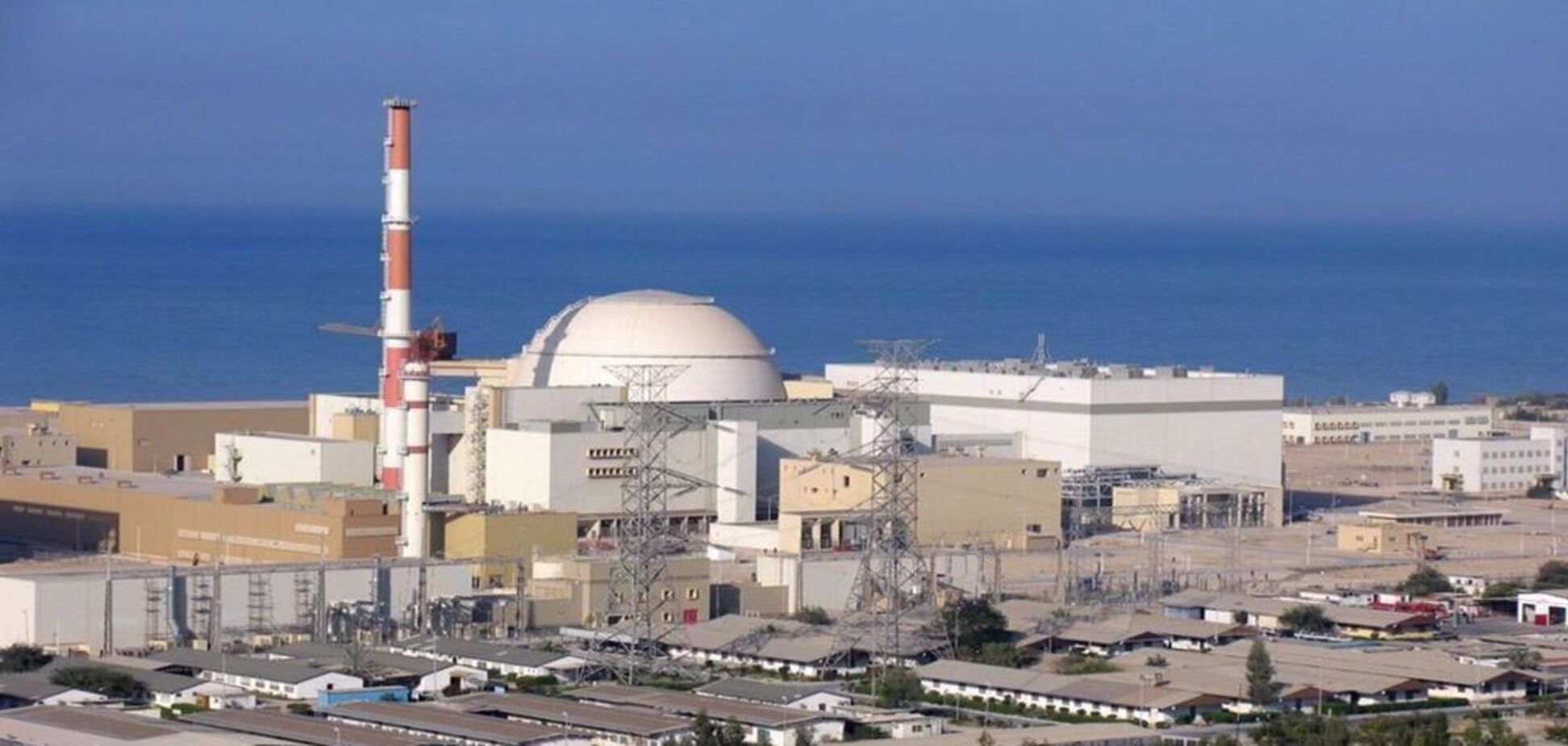 Упал снаряд: в Иране заявили об атаке возле Бушерской АЭС, есть погибший
